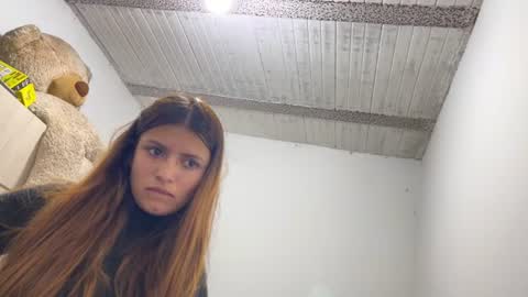 Snapshot of viky_evanss chatting on June 27, 2026, 2:16 am viky_evanss online show from June 27, 2026, 2:16 am
