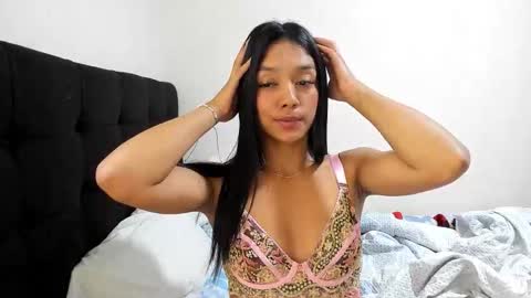 Snapshot of vinaly_y chatting on September 24, 2025, 5:11 am Vinaly online show from September 24, 2025, 5:11 am