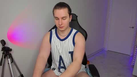 Vincent Strong online show from February 7, 2025, 4:03 pm