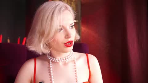 Snapshot of vinyl_kiss chatting on July 28, 2026, 9:03 pm Carrie Next streams Sat Sun 3pm-11pm EST online show from July 28, 2026, 9:03 pm