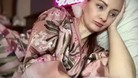 Funny  girl online show from February 17, 2025, 4:04 pm