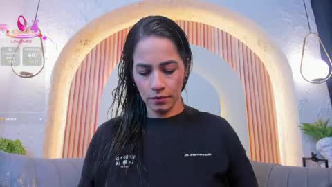 Violette online show from April 18, 2026, 10:30 am