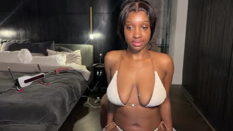 Snapshot of violet6xft chatting on May 11, 2026, 3:07 pm Fantasy Black Girl online show from May 11, 2026, 3:07 pm