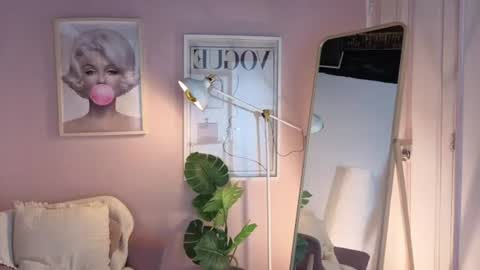 Snapshot of violet__15 chatting on June 20, 2026, 11:57 am violet__15 online show from June 20, 2026, 11:57 am