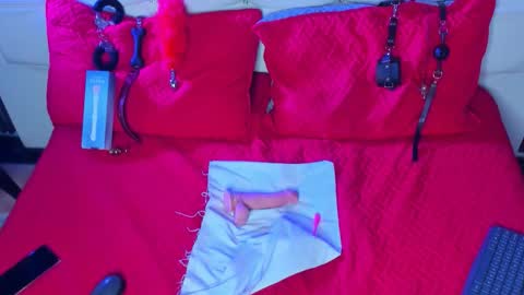 Violet online show from December 14, 2025, 3:50 pm