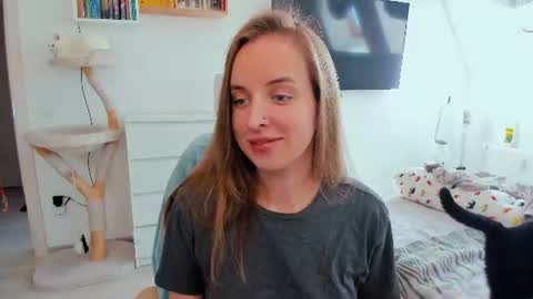 Violet online show from June 22, 2026, 2:14 pm