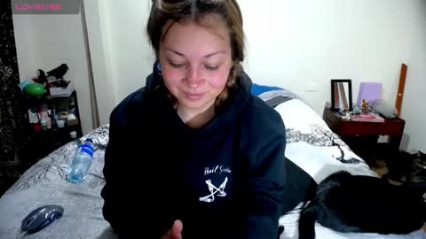 Snapshot of violet_bosh chatting on October 6, 2025, 3:09 pm Violet online show from October 6, 2025, 3:09 pm
