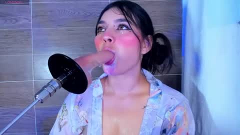 Snapshot of violet_fiore chatting on July 16, 2026, 9:21 pm Violet Fiore online show from July 16, 2026, 9:21 pm