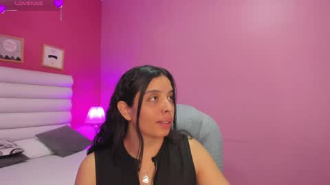 violet_sinclair online show from April 30, 2026, 3:18 pm