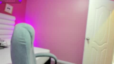 violet_sinclair online show from May 16, 2026, 11:20 am