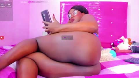 Snapshot of violeta_bigboobs_25_ chatting on July 10, 2026, 8:00 pm violeta_bigboobs_25_ online show from July 10, 2026, 8:00 pm