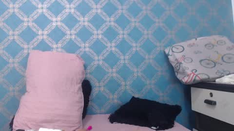 Snapshot of violeta_cute18 chatting on January 17, 2025, 10:23 pm Violeta online show from January 17, 2025, 10:23 pm