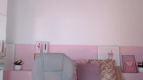 Violeta leon online show from February 4, 2025, 9:49 am