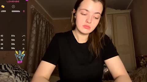 Snapshot of violetamelia chatting on May 14, 2026, 5:31 pm Eva online show from May 14, 2026, 5:31 pm