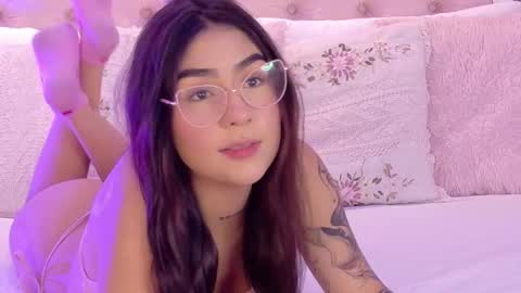 Violet  online show from January 12, 2026, 12:32 pm