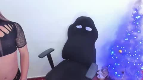 Snapshot of violetevans69 chatting on January 8, 2025, 12:06 am Violett online show from January 8, 2025, 12:06 am