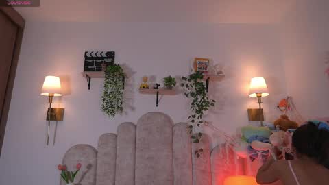 violeth___ online show from April 14, 2026, 1:28 pm