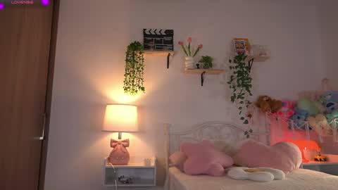 violeth___ online show from May 11, 2026, 12:11 pm