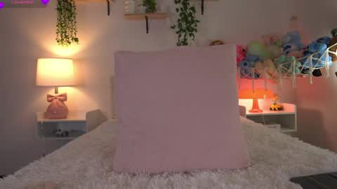 violeth___ online show from May 18, 2026, 12:44 pm