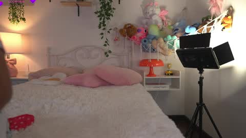 violeth___ online show from May 21, 2026, 12:01 pm