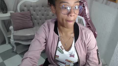 violeth_b online show from December 19, 2024, 12:45 pm