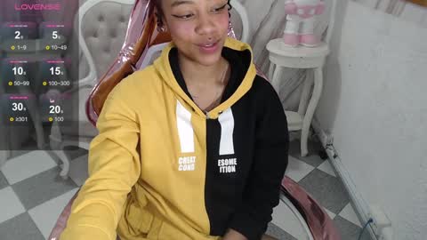 violeth_b online show from December 27, 2024, 4:21 pm