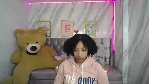 violeth_b online show from September 19, 2025, 12:50 pm