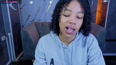 violeth_b online show from February 25, 2026, 12:59 pm