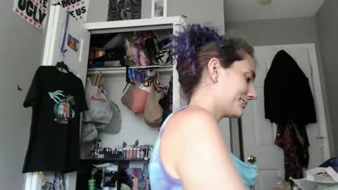 Violet Hooper online show from September 18, 2025, 3:14 pm