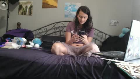 Violet Hooper online show from April 10, 2026, 3:17 pm