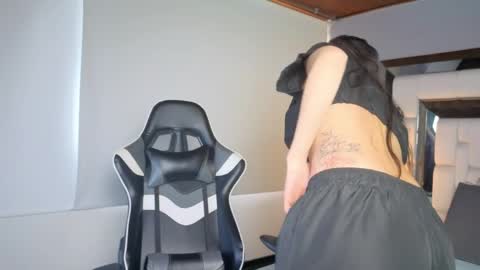 Snapshot of violetskinny chatting on April 21, 2026, 8:34 pm violetskinny online show from April 21, 2026, 8:34 pm