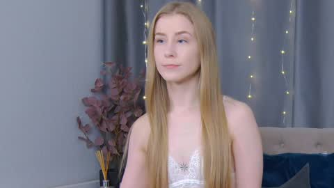 Snapshot of violetswone chatting on January 9, 2025, 12:09 pm VioletSwone online show from January 9, 2025, 12:09 pm