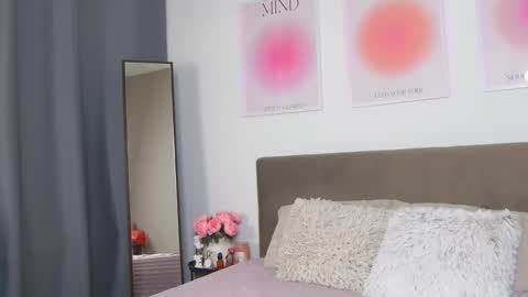 VioletSwone online show from January 8, 2026, 6:05 am