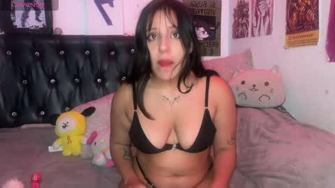 Snapshot of violett_dante chatting on July 10, 2026, 8:29 am violett_dante online show from July 10, 2026, 8:29 am