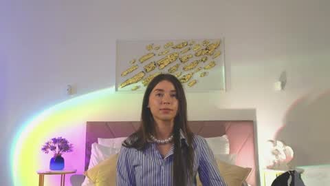 violetta_finch online show from April 5, 2026, 10:12 am