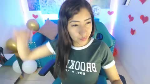 Snapshot of violetta_m_ chatting on February 26, 2025, 1:30 pm Violeta online show from February 26, 2025, 1:30 pm