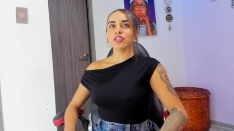 Snapshot of violettaa__ chatting on November 25, 2025, 11:16 pm Violetta online show from November 25, 2025, 11:16 pm