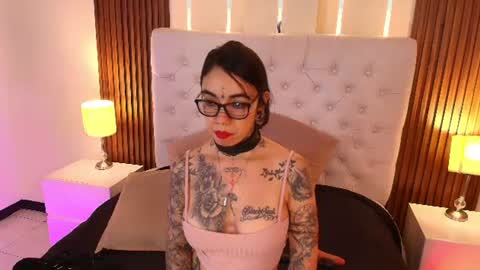 Snapshot of violettaalemida chatting on July 8, 2026, 4:17 am violettaalemida online show from July 8, 2026, 4:17 am