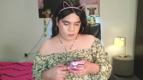 Snapshot of violettacam69 chatting on February 6, 2025, 1:54 pm violettacam69 online show from February 6, 2025, 1:54 pm