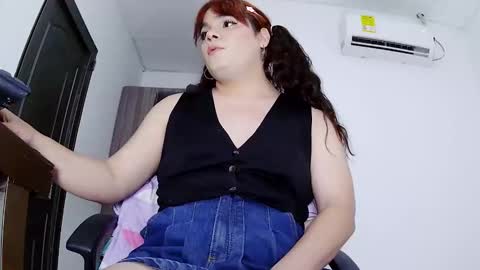 Snapshot of violettacam69 chatting on November 3, 2025, 10:27 am violettacam69 online show from November 3, 2025, 10:27 am