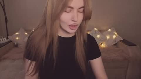 ViolettaOtis online show from April 7, 2026, 3:01 pm