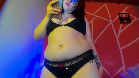 Snapshot of violettasexycam chatting on February 26, 2025, 1:11 am violetafetish online show from February 26, 2025, 1:11 am