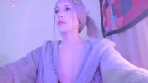 Violett online show from February 8, 2025, 5:40 am