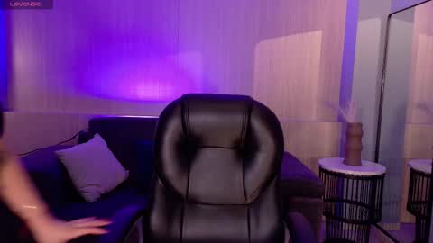 Violett Castel online show from February 13, 2026, 7:43 pm