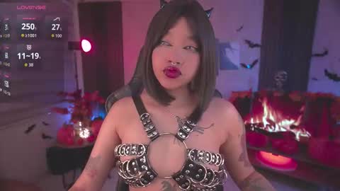 Snapshot of violette_clerk1 chatting on October 25, 2025, 5:08 pm JULIE UWU online show from October 25, 2025, 5:08 pm