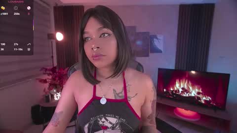 Snapshot of violette_clerk1 chatting on November 7, 2025, 6:52 pm JULIE UWU online show from November 7, 2025, 6:52 pm