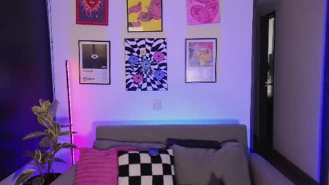 Snapshot of violettgrey_ chatting on June 26, 2026, 1:54 am Violet online show from June 26, 2026, 1:54 am