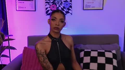 Snapshot of violettgrey_ chatting on July 9, 2026, 10:25 pm Violet online show from July 9, 2026, 10:25 pm