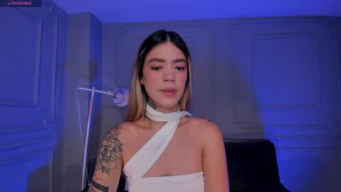 Snapshot of violetthansson chatting on April 18, 2026, 9:57 am Violett online show from April 18, 2026, 9:57 am