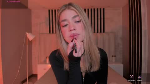 Snapshot of violetthansson chatting on April 23, 2026, 9:08 am Violett online show from April 23, 2026, 9:08 am